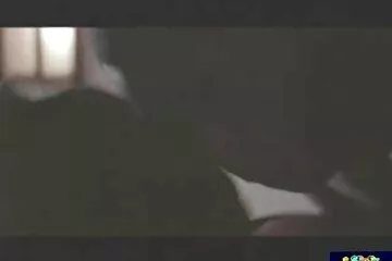 Dohányzik és pisizik a faszkiverés saját autójából.