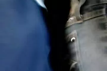 A fiatal nagyfaszok nő élvezi a szexet a seggben.