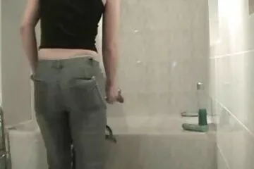 Izgatott vagyok, bár a nagy farok porno punci még szűz.