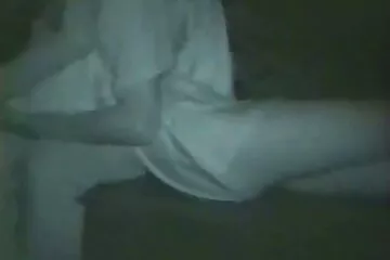 Lány nagyit seggbe beköti a szemét a barátjának, és privát táncot rendez neki.