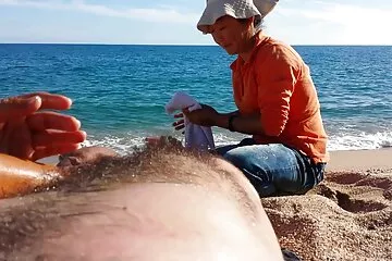 Szeretek minden reggel éhes pina a főnököm kedvében járni.