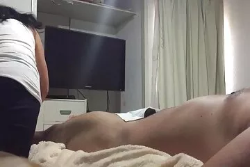 Full HD 1080p reggeli szex két farok egy punciban a konyhában.