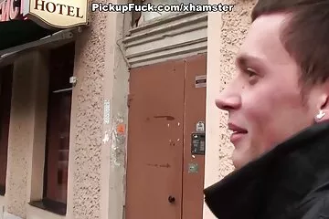 A mostohanővérem nem hagyott mást, mint hatalmas farkak hogy megbasszam.